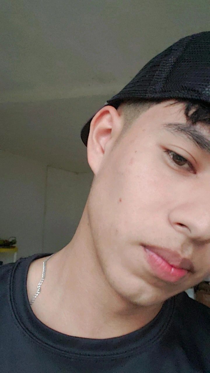 Carlos, 18