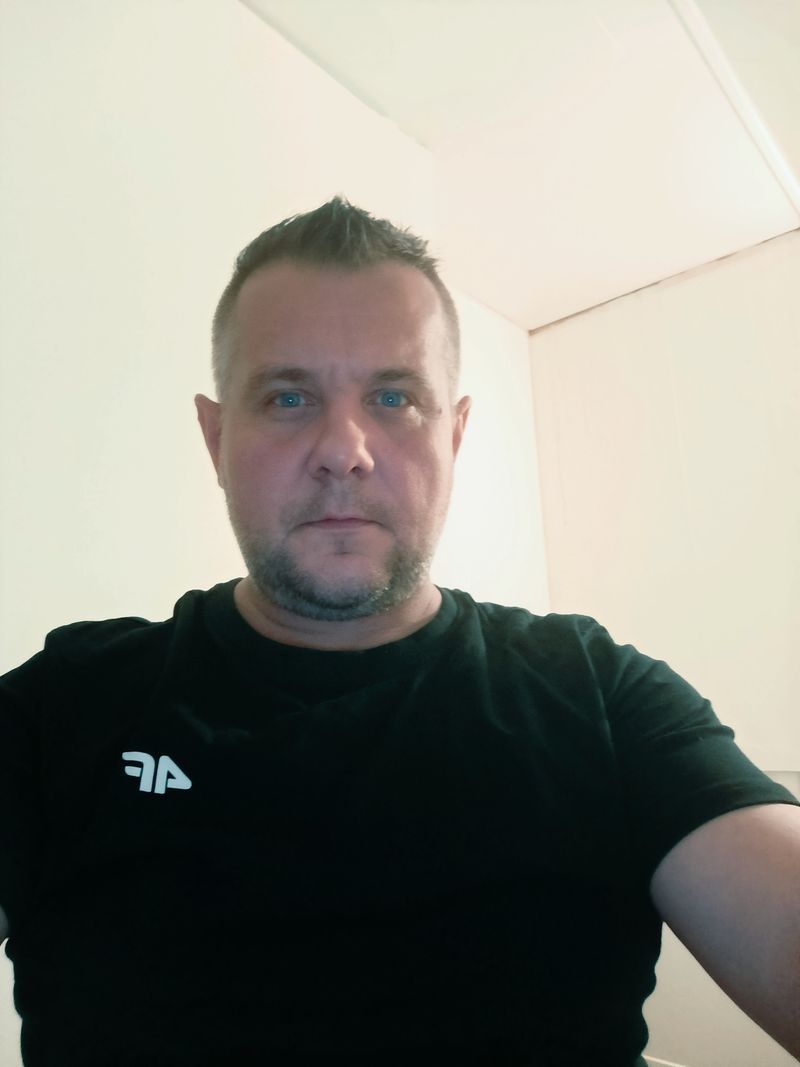 Kamil, 42
