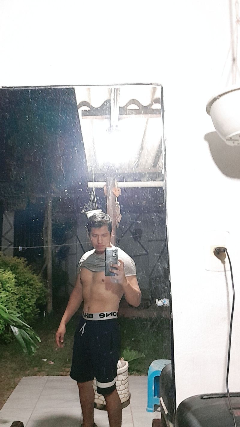 Robert, 25