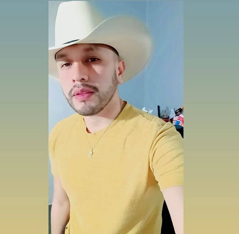 Francisco, 32