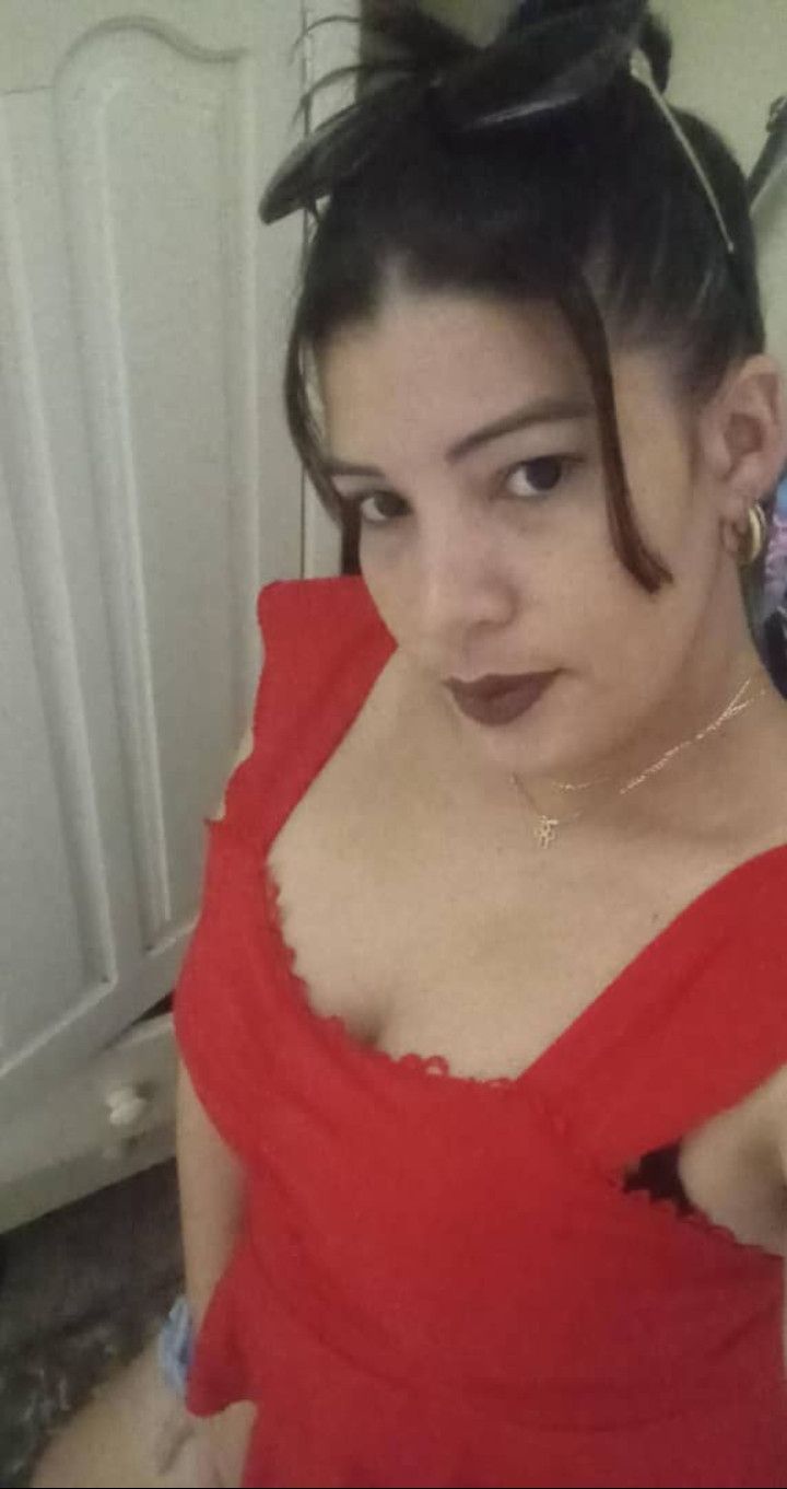 Yilena, 32