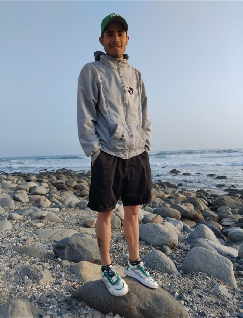 Alejandro, 24