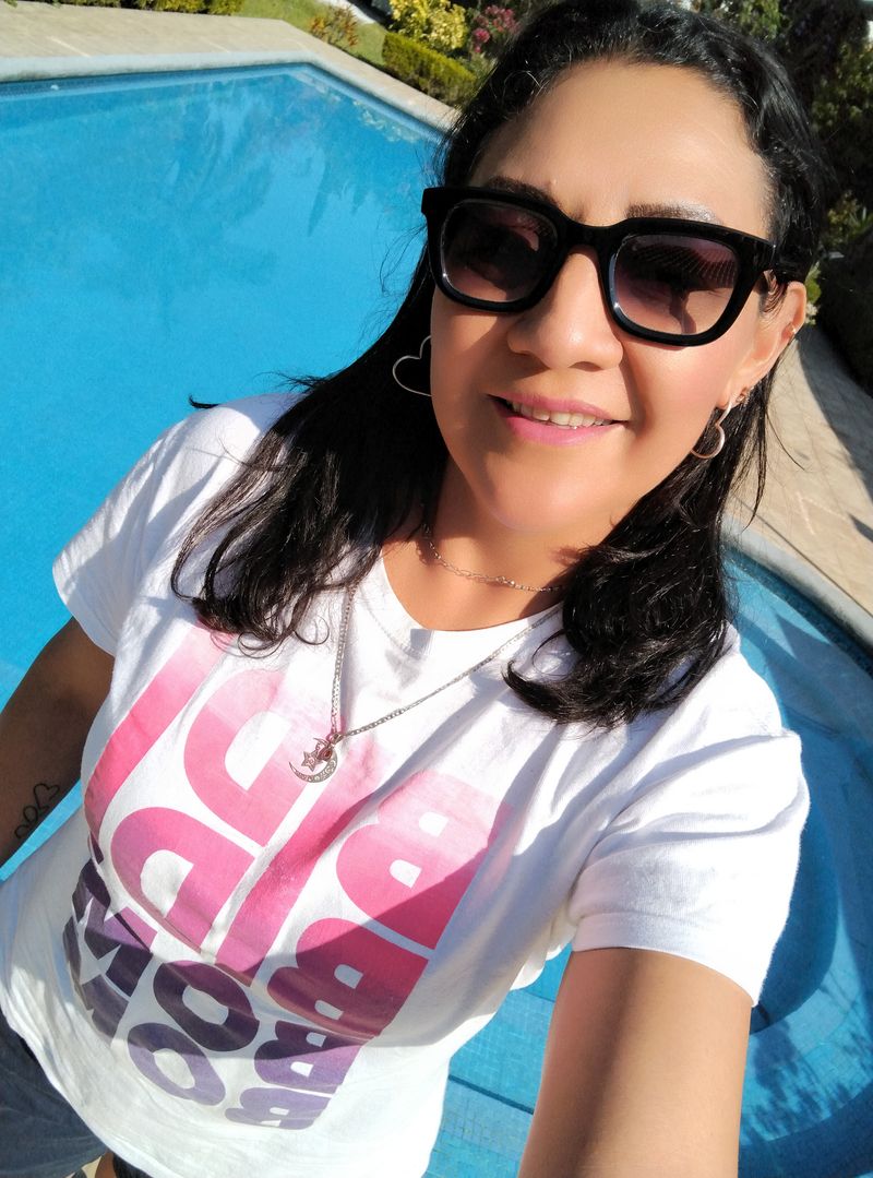 Daniela, 53