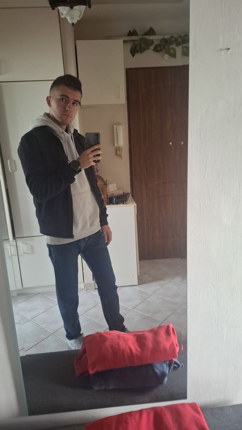 Wiktor, 23