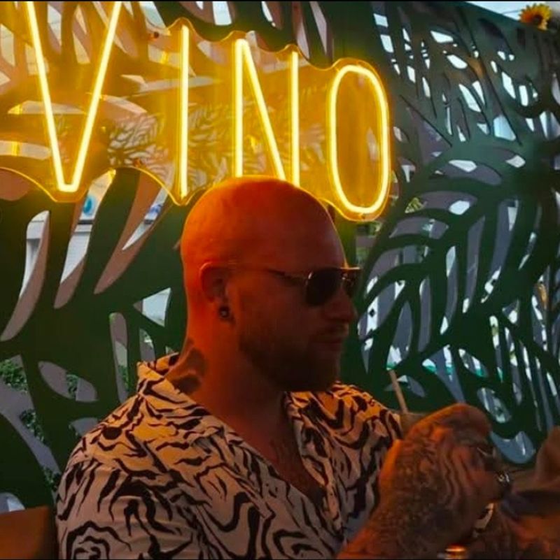 Dennis, 35