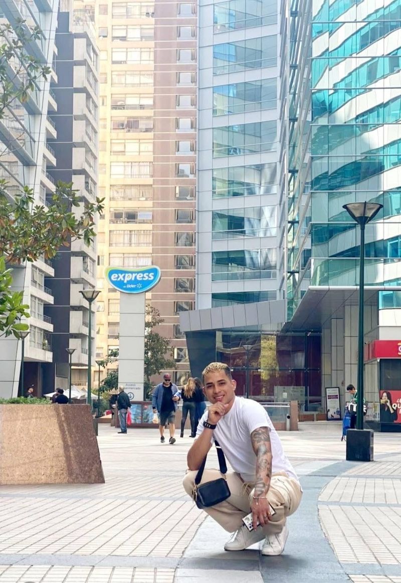 Jhon, 25