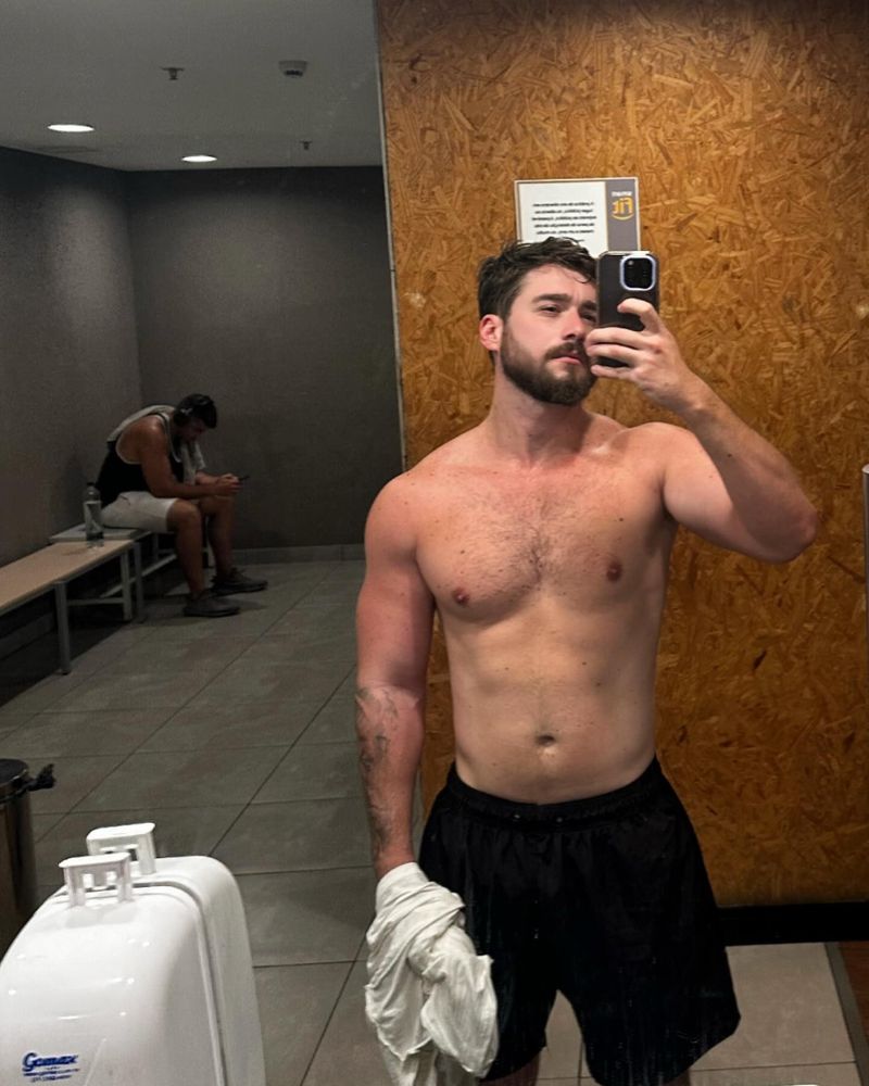 Lukas, 24