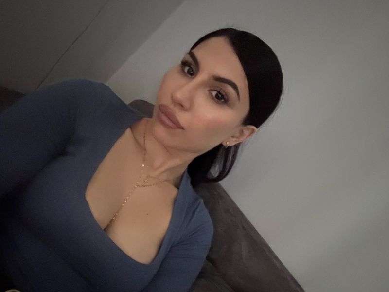 Anastasia, 27
