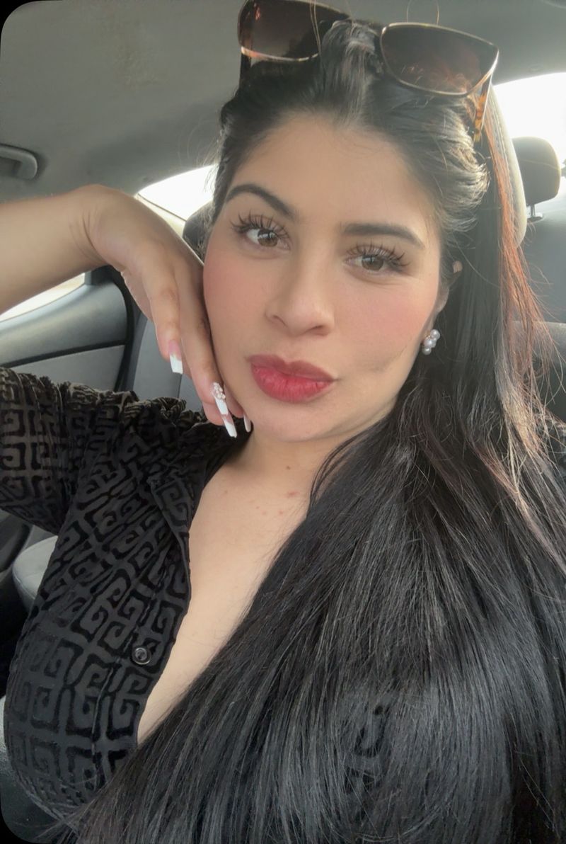 Milena, 28