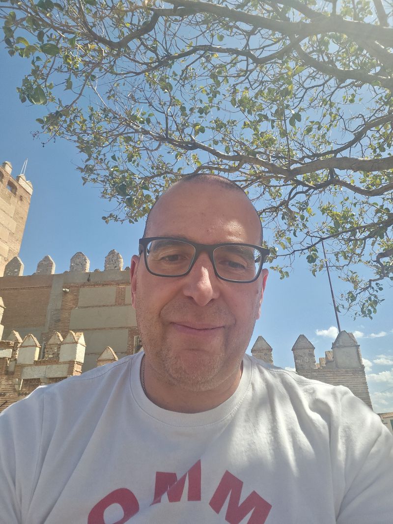 Carlos, 52