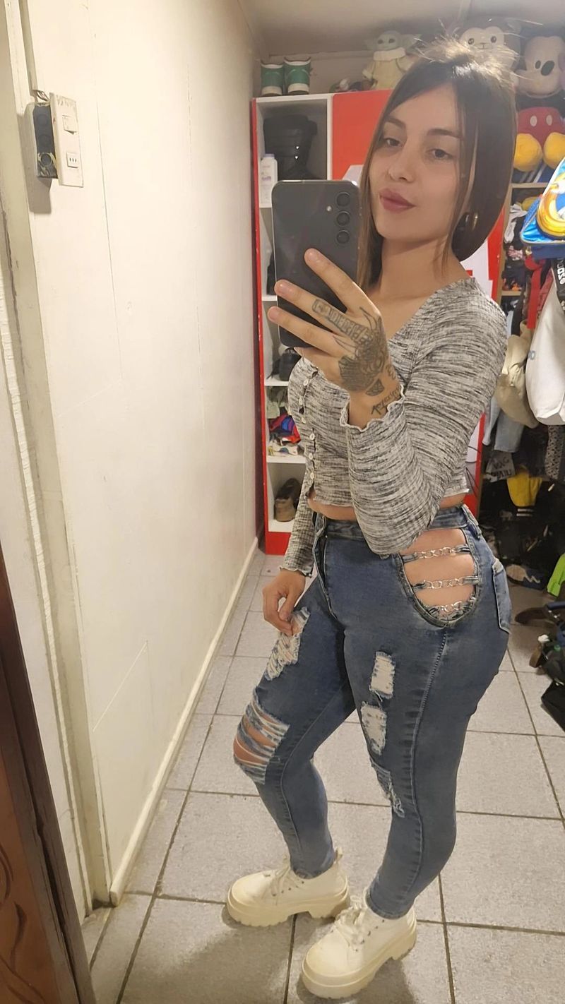 Michell, 24