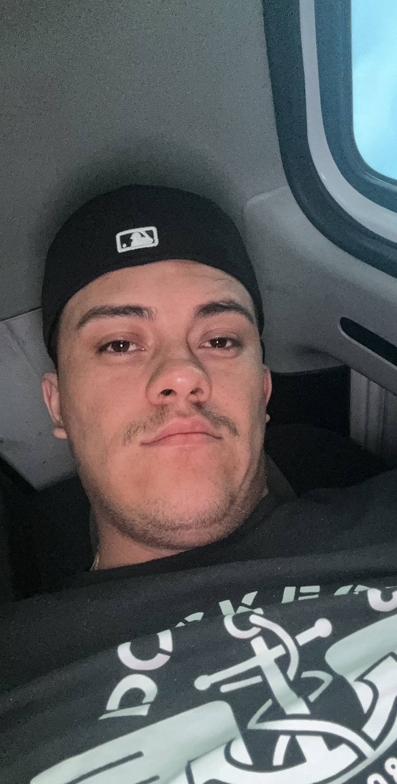 Gustavo, 24