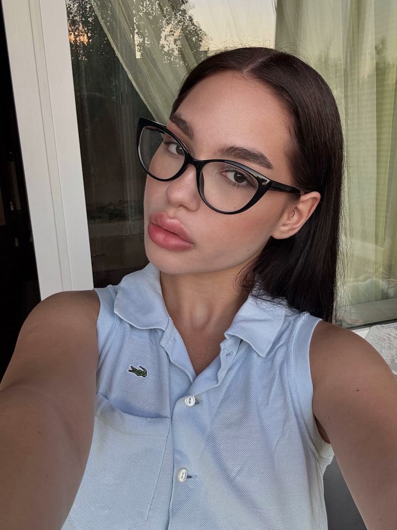 Yelyzaveta, 22