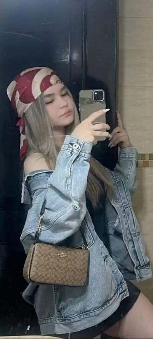 Азиза, 18