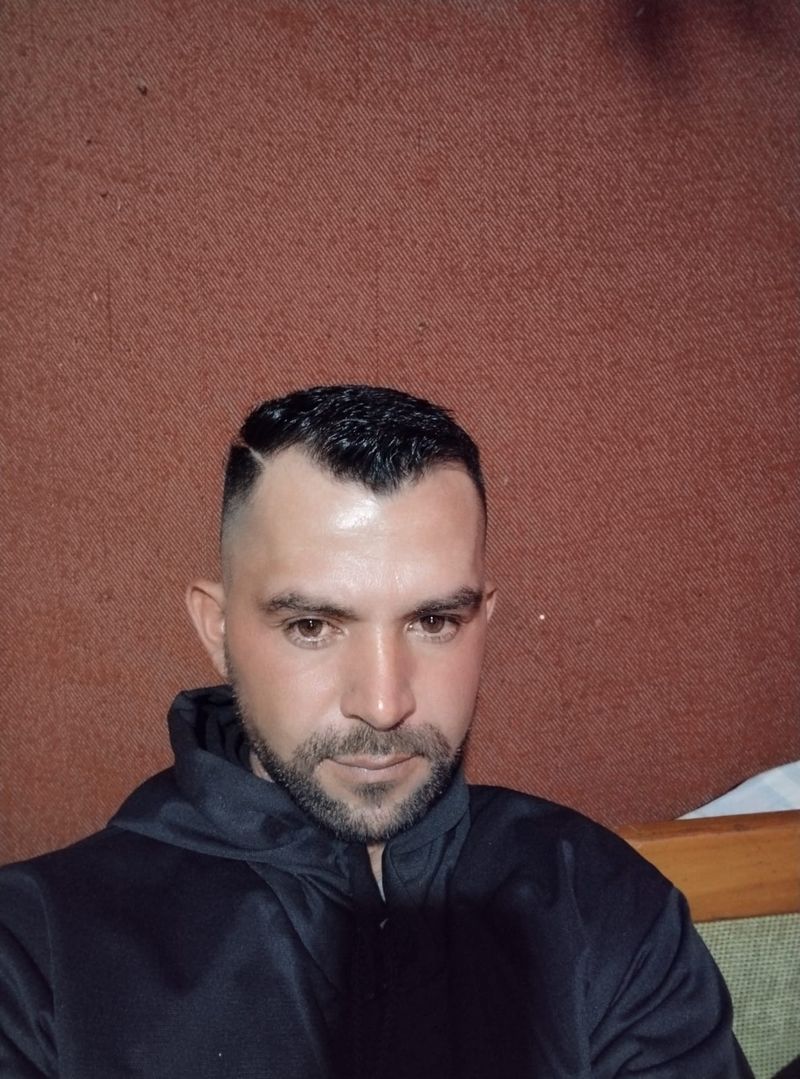 Carlos, 38