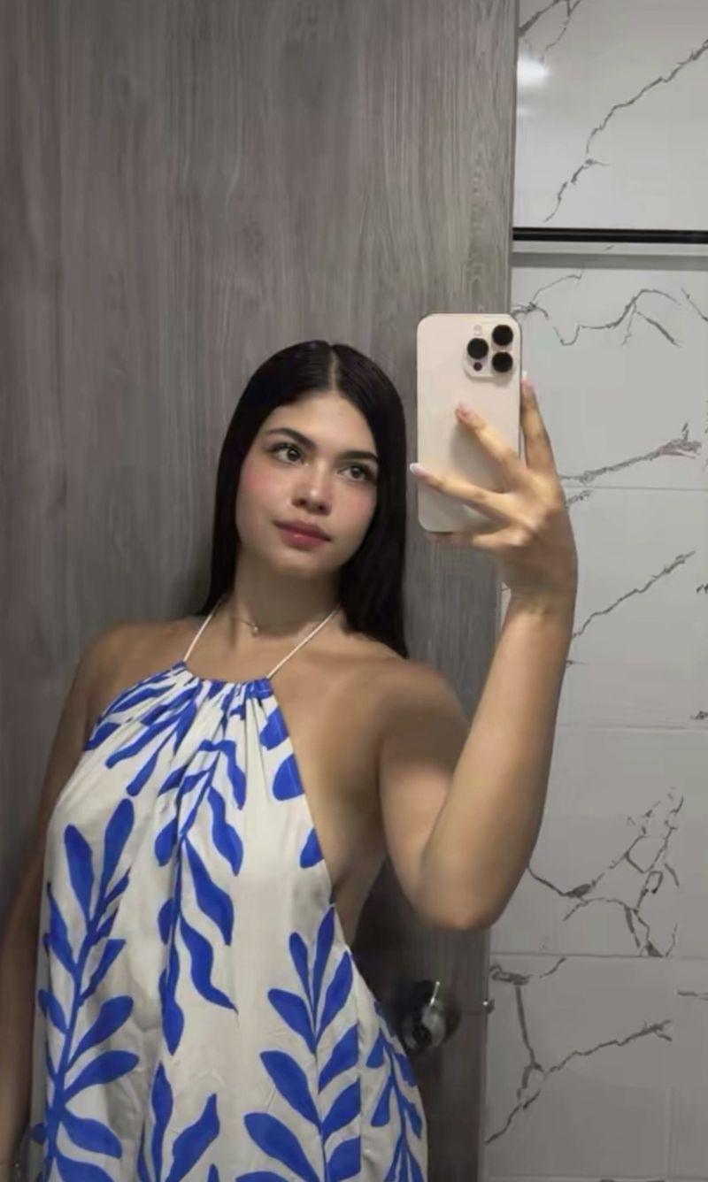 Valentina, 23
