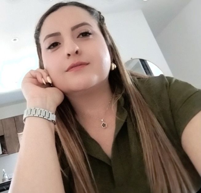 Johana, 32