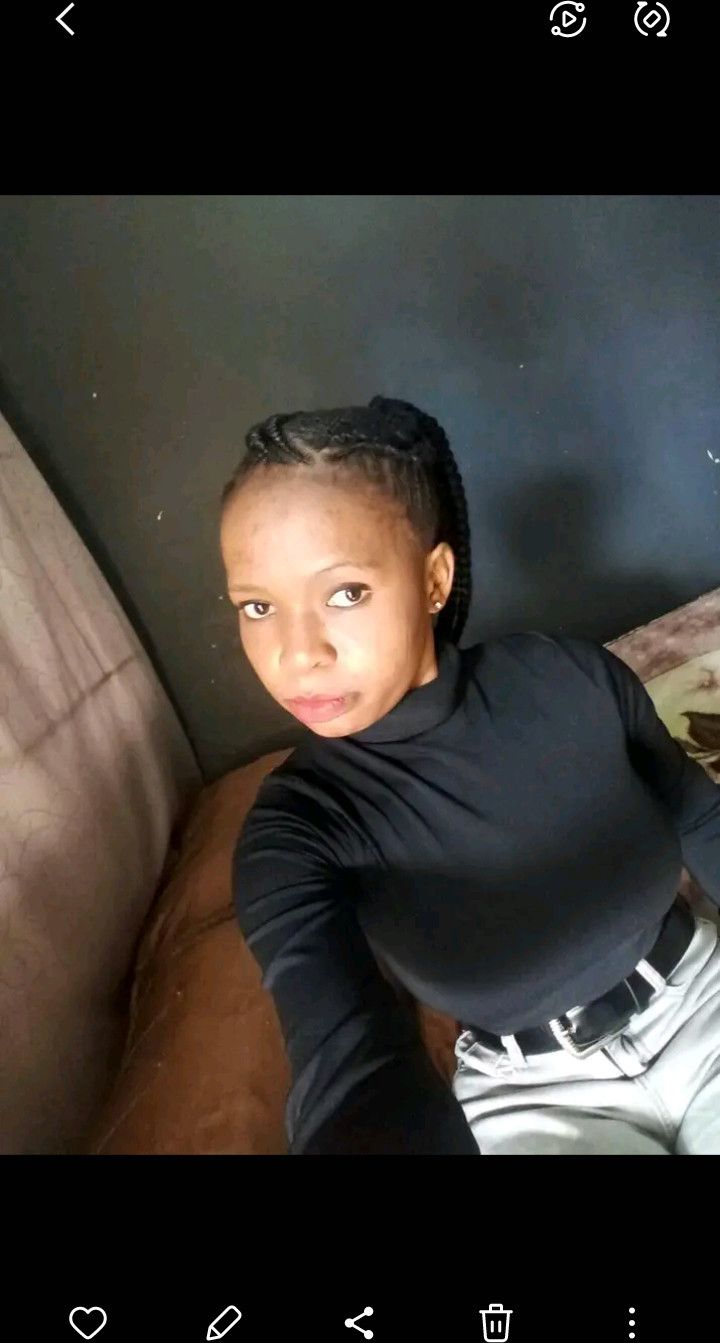 Noxolo, 29