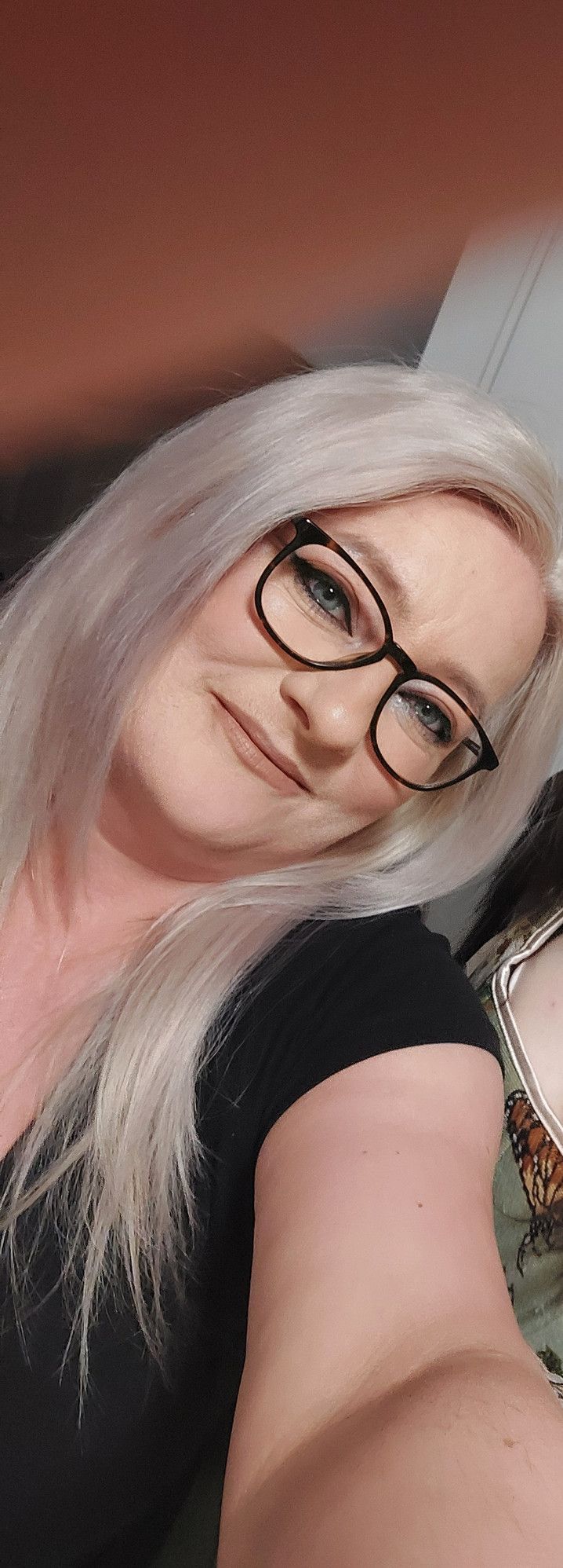 Angela, 46