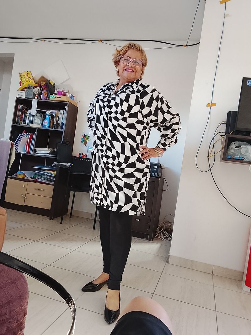 Lucy Vaca R, 60