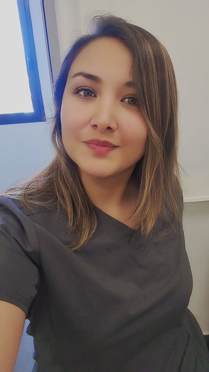 Elena, 33
