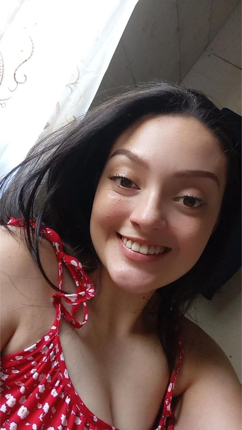 Fernanda, 22