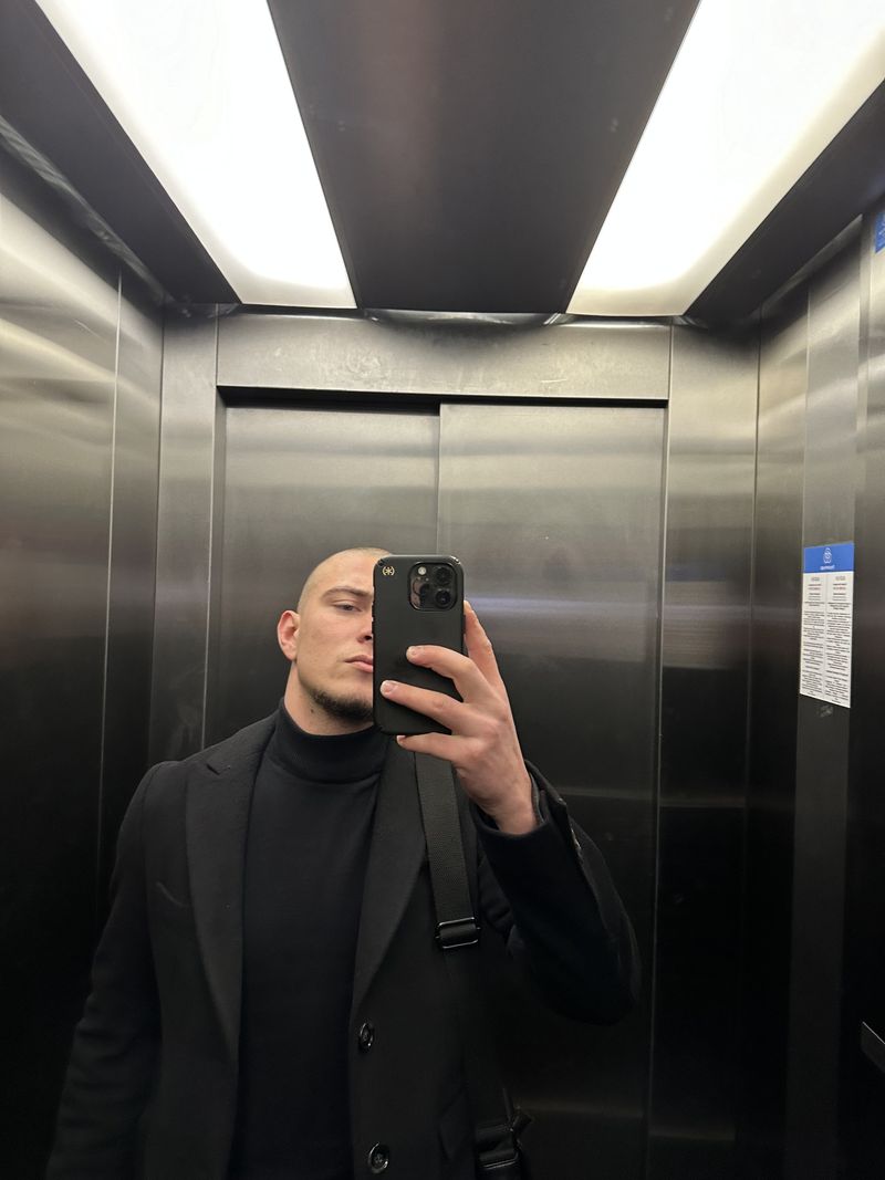 Макс, 23