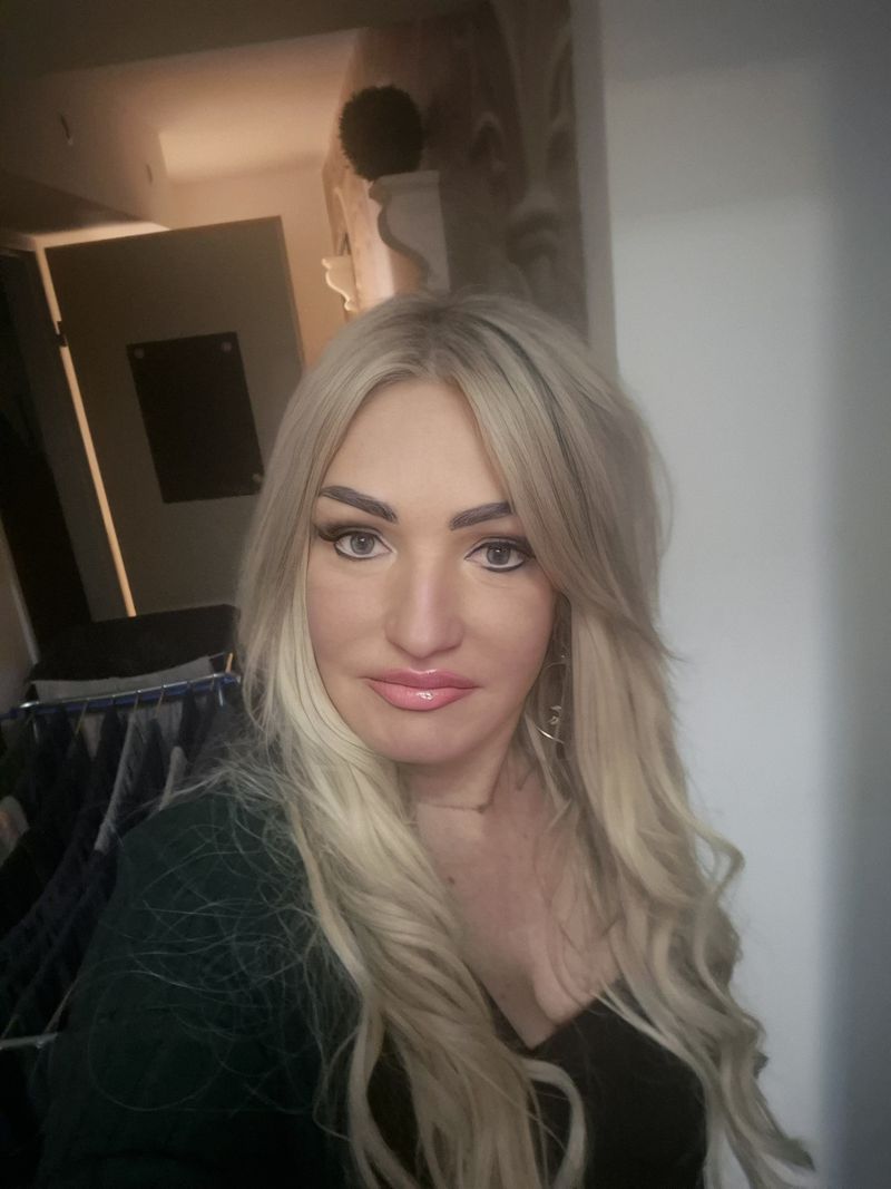 Izabela, 51