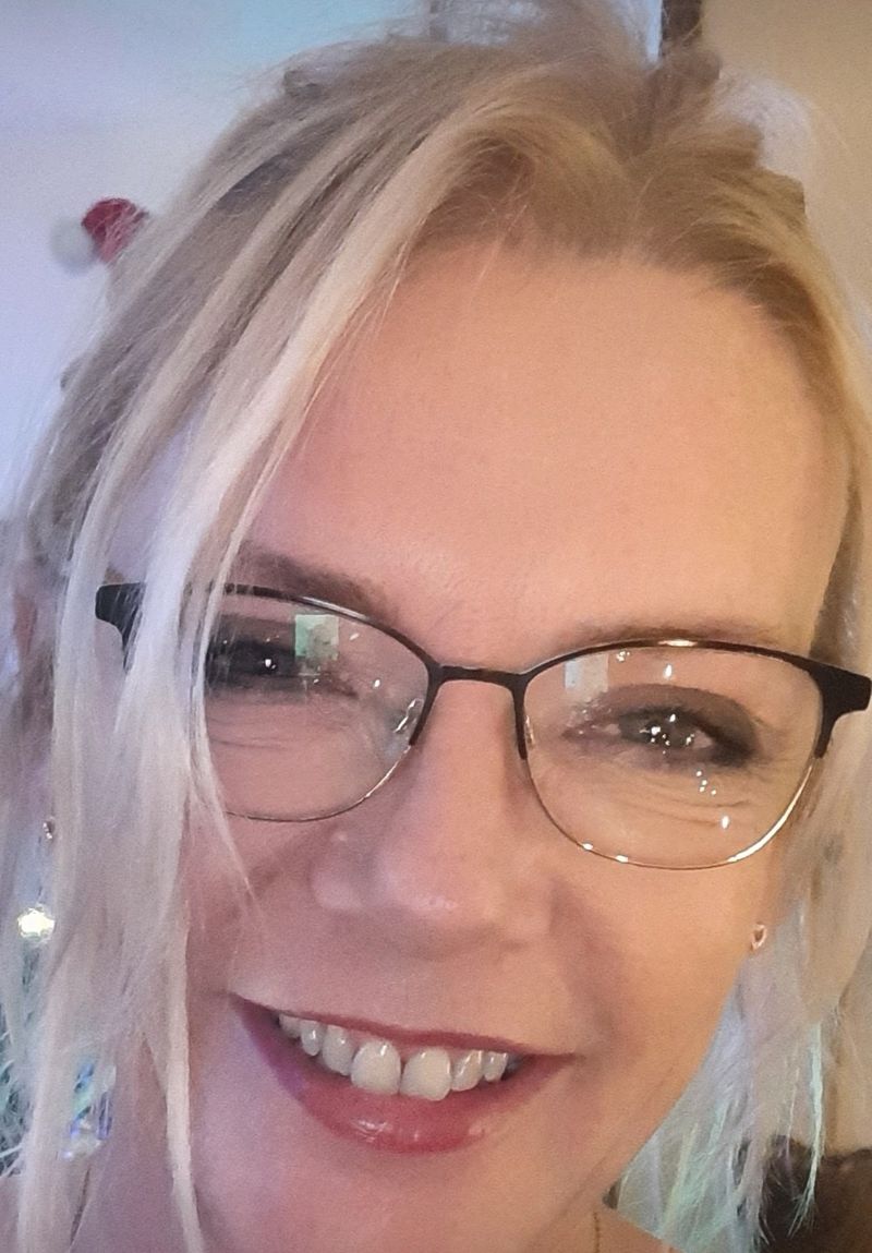 Joanna, 52