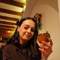 Mia, 26