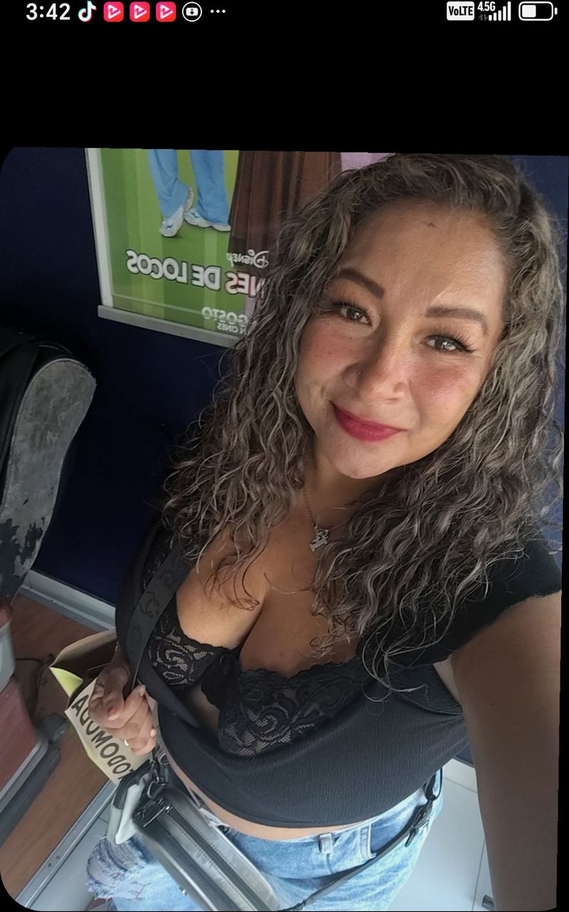 Vanessa, 48