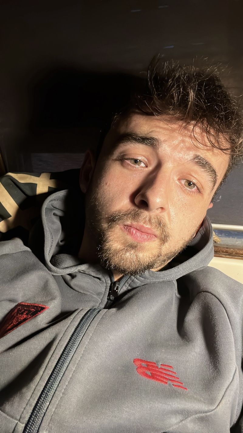 Iker, 27