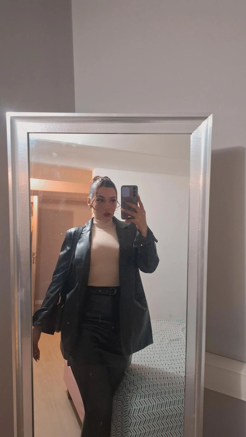 Mel, 31