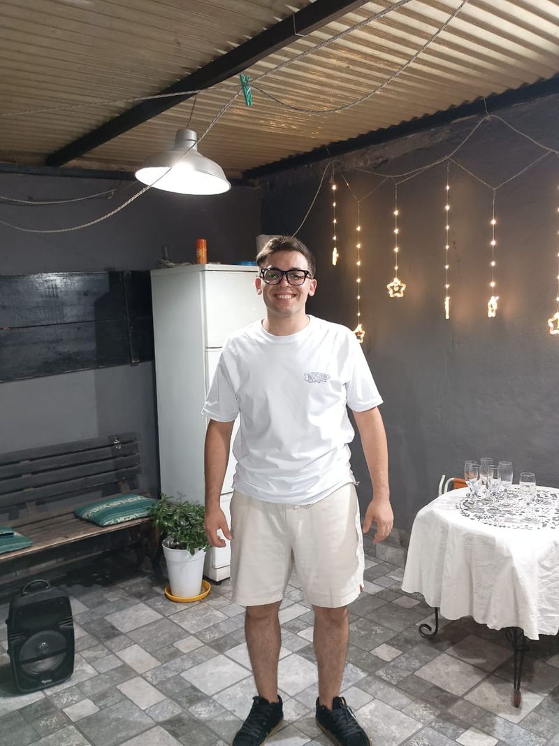 Nicolás, 27