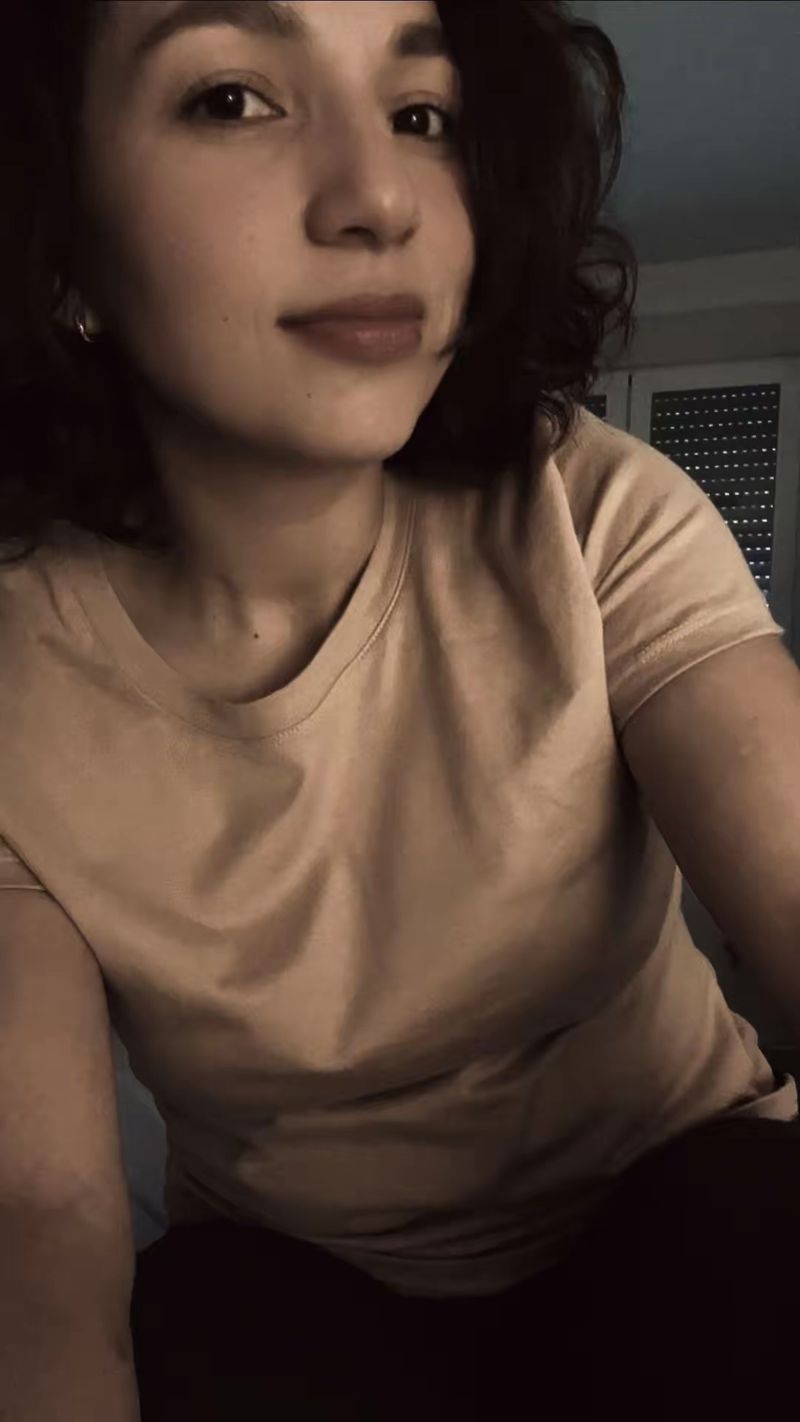 Alejandra, 33