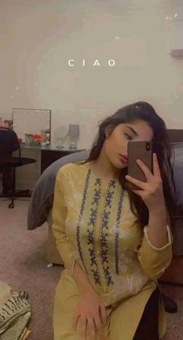 Eman Hot, 26