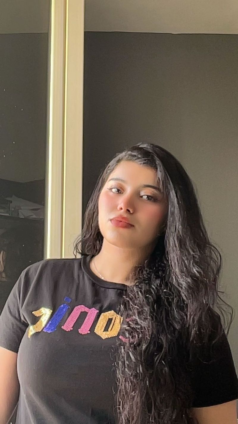 Sarah, 22