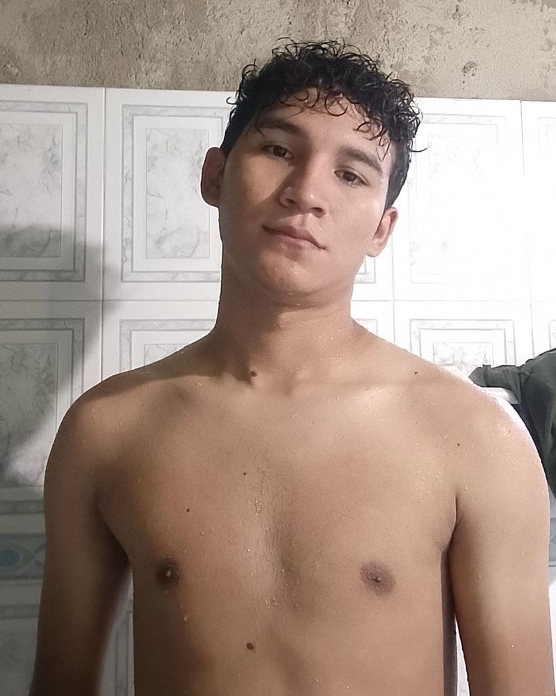Alejandro, 21