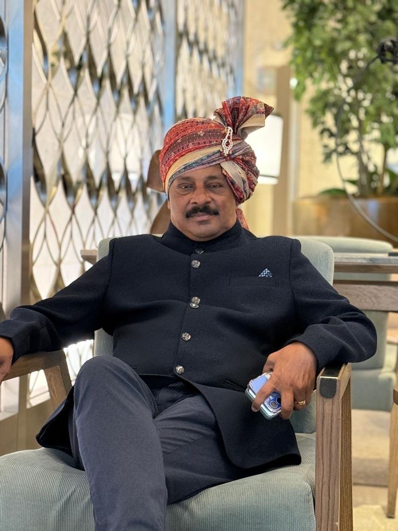 Hari, 56