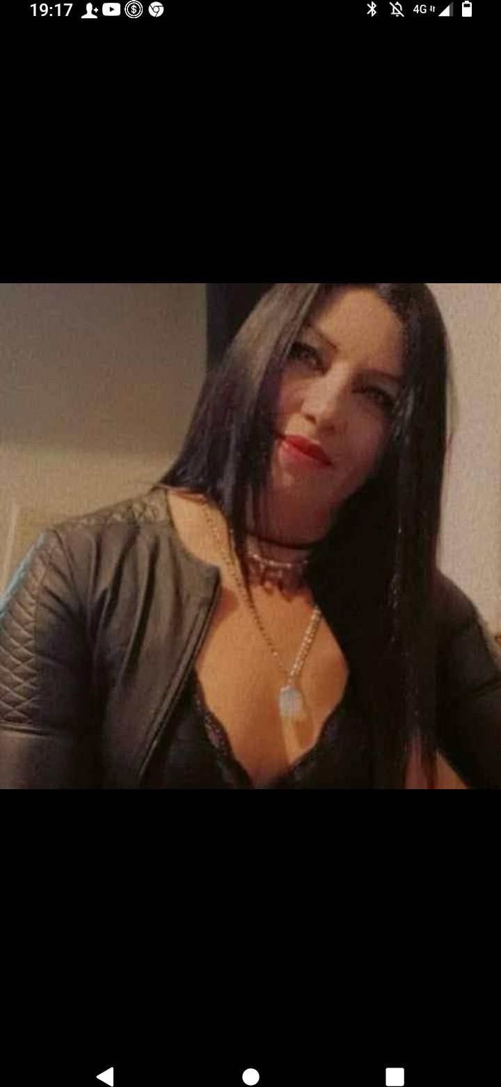 Andrea, 46