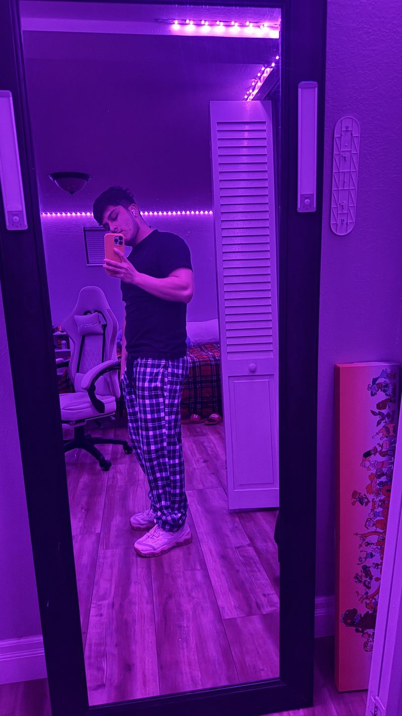Uriel, 23
