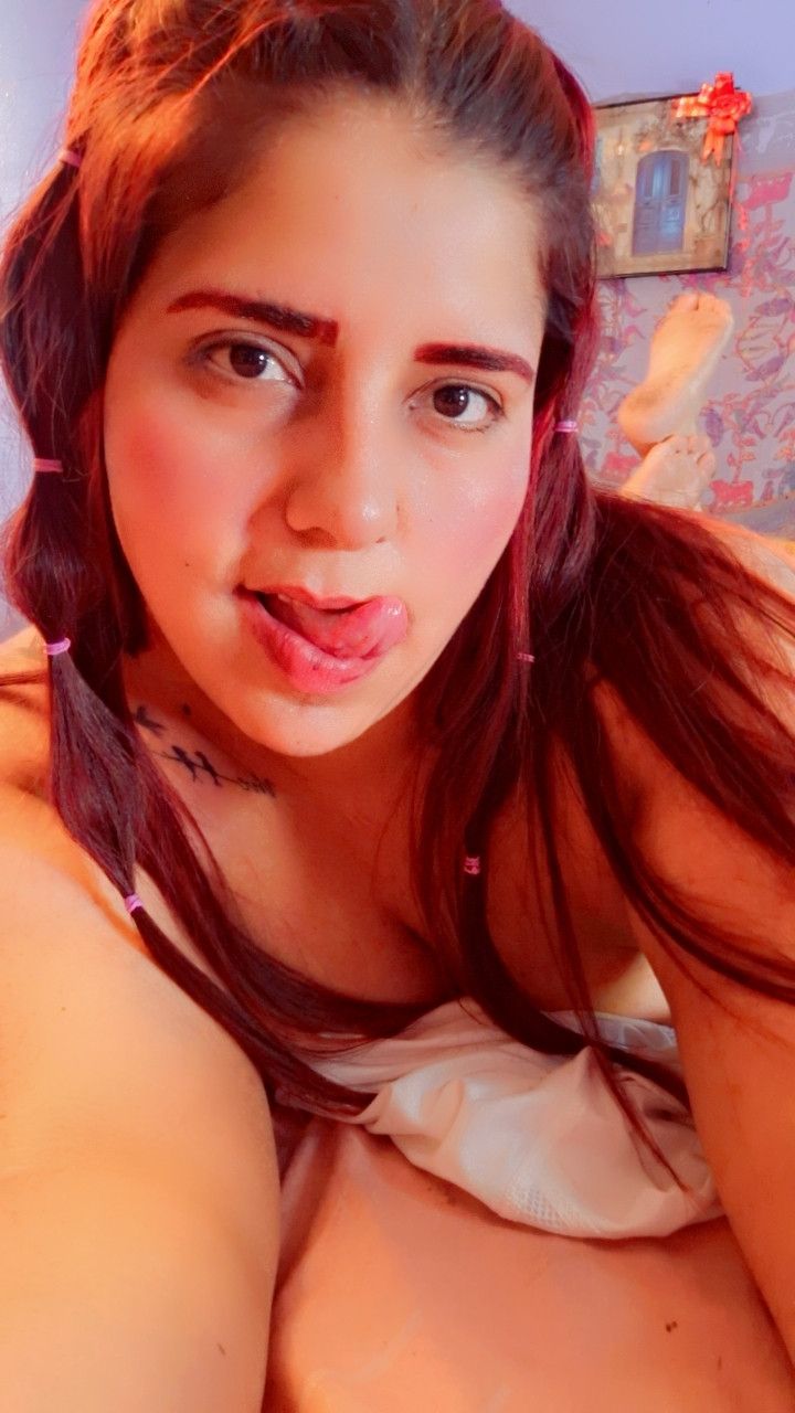 Stephanie, 25
