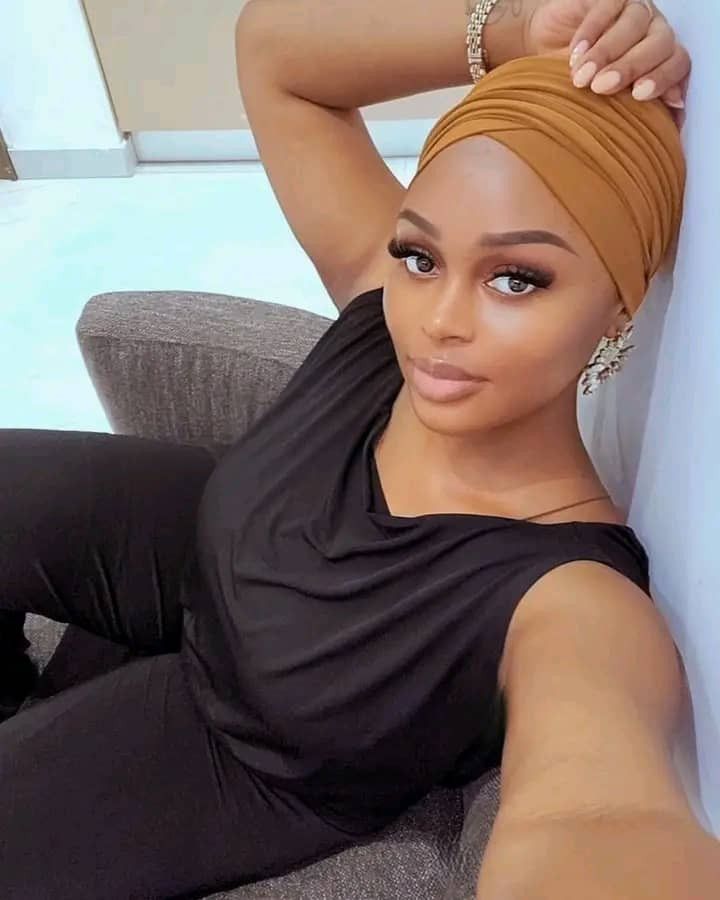 Shani, 25