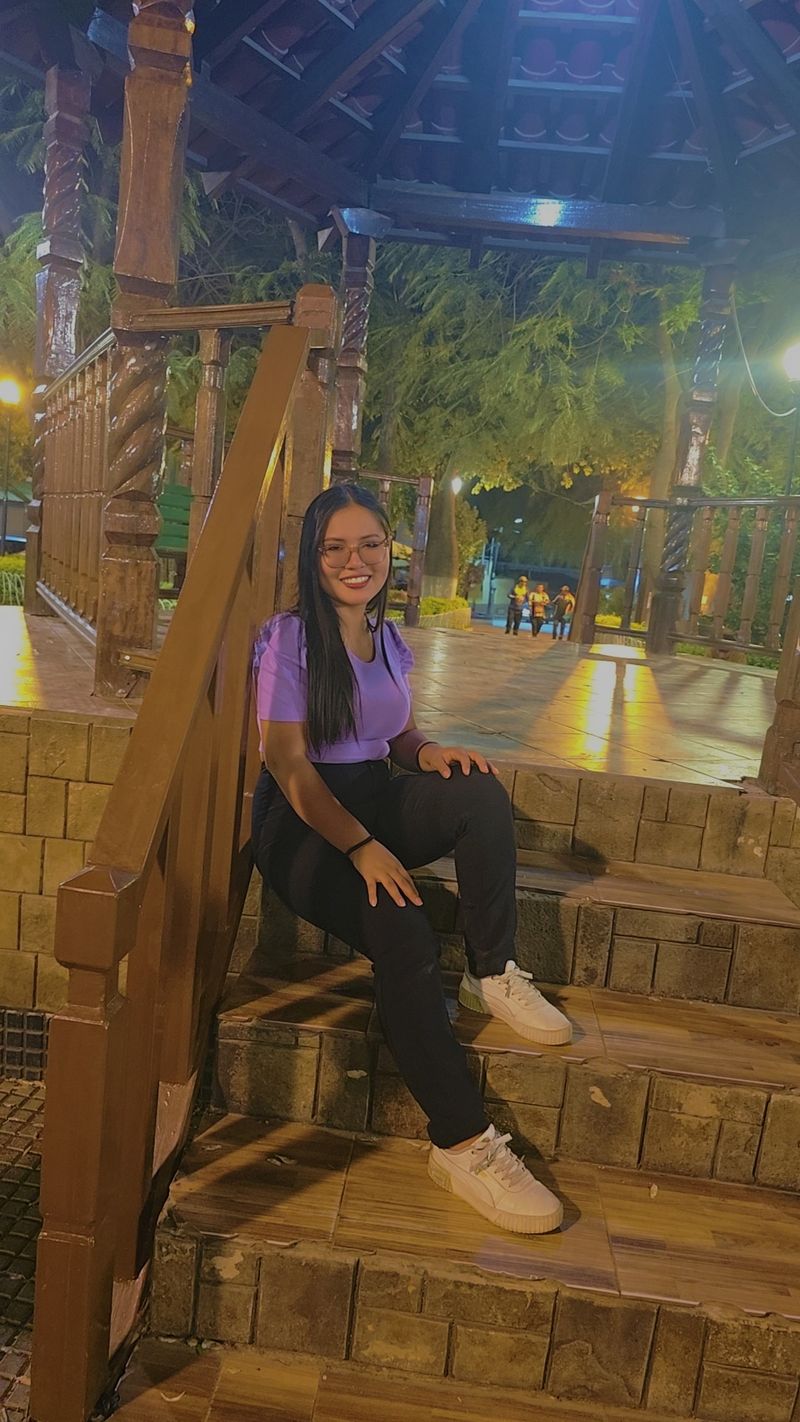 Valeria, 23