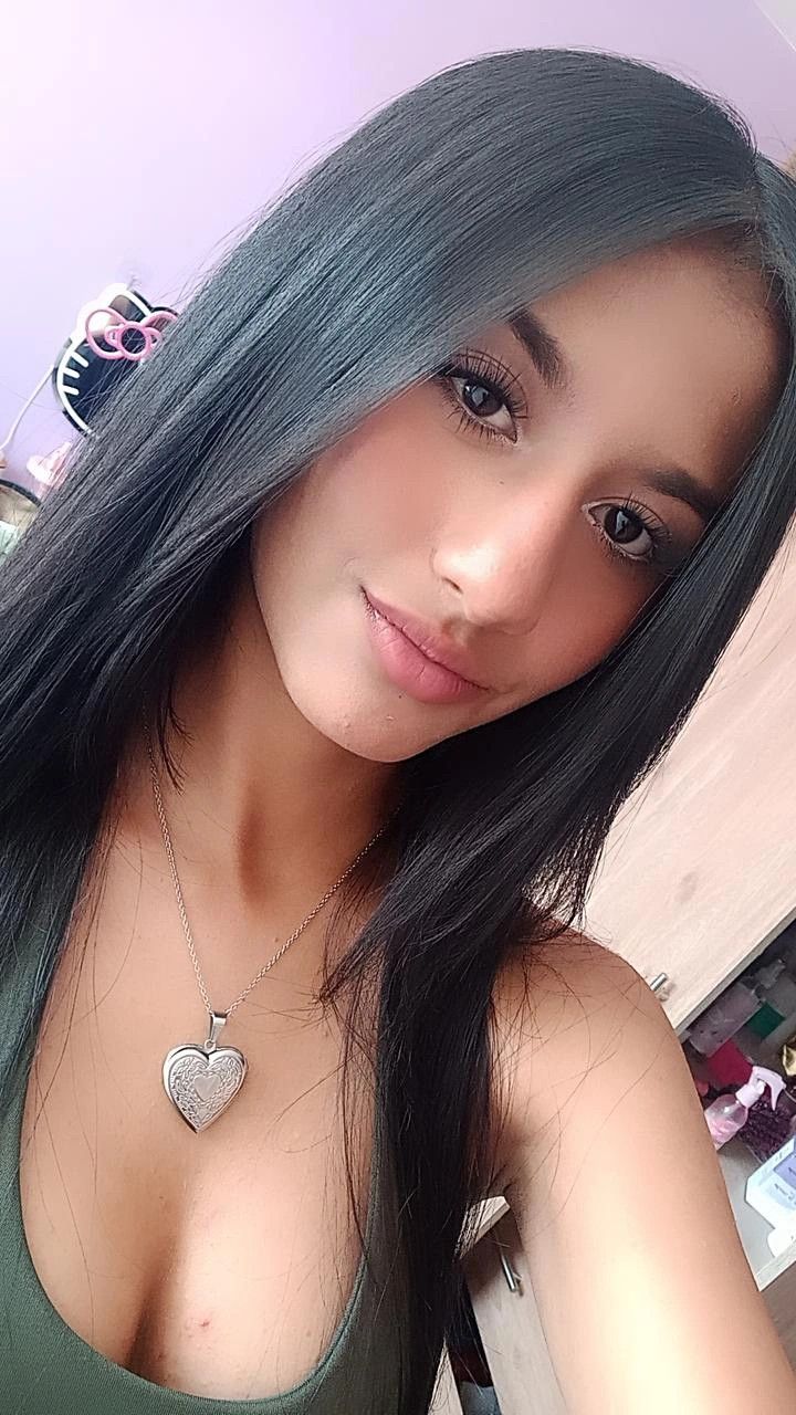 Paula, 19