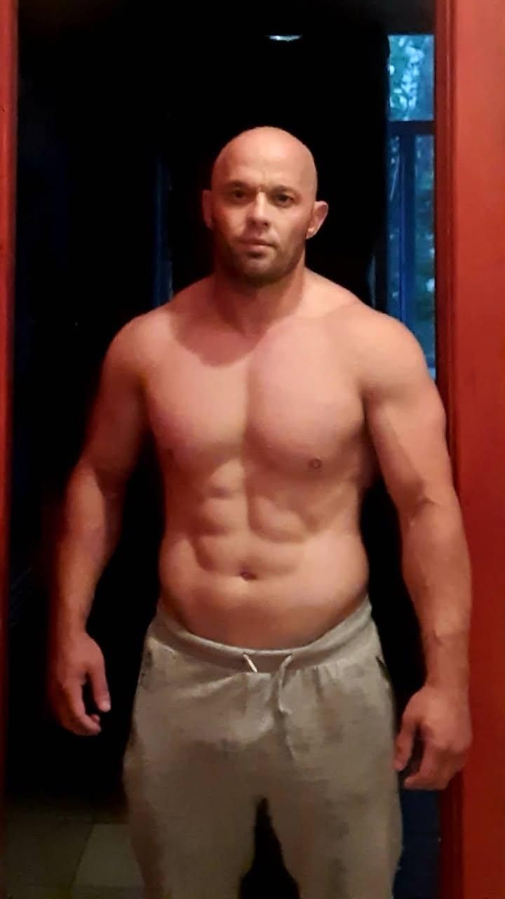 Виктор, 40