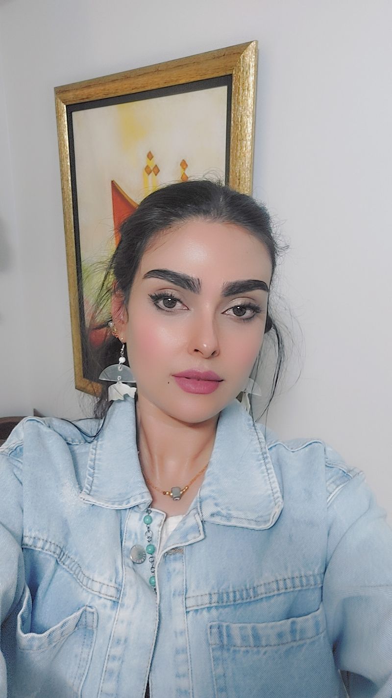 Ghazal, 31