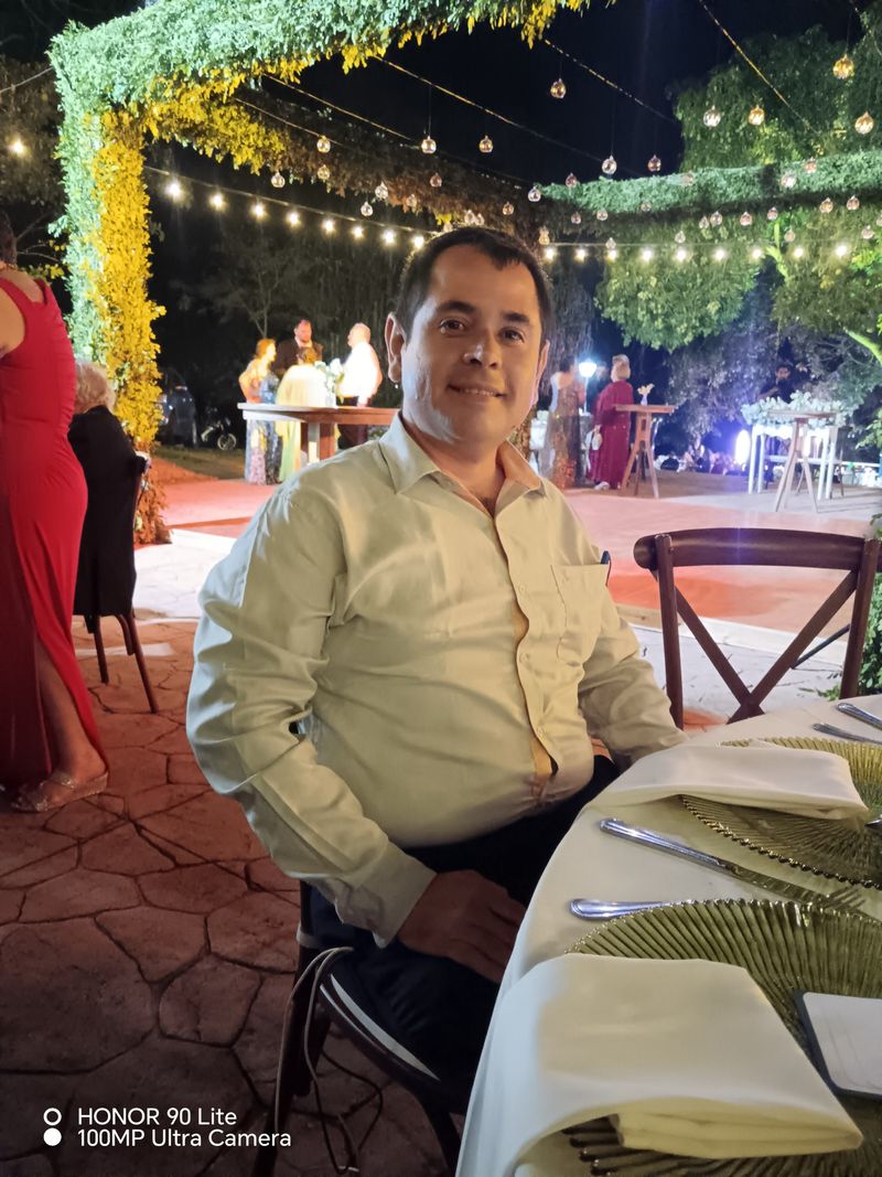 Luis, 42