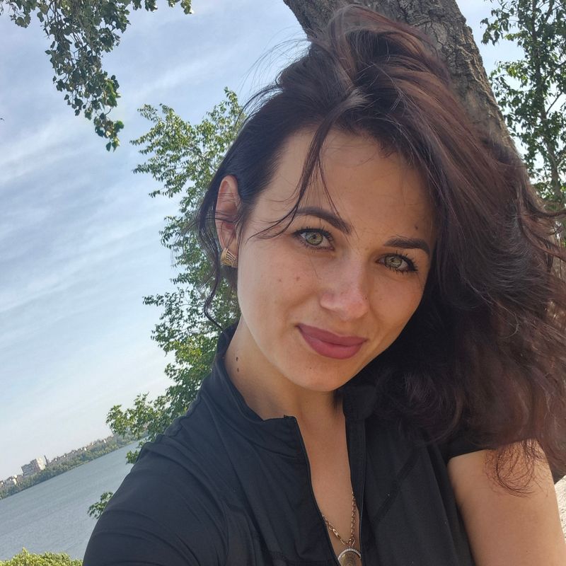 Yanina, 33