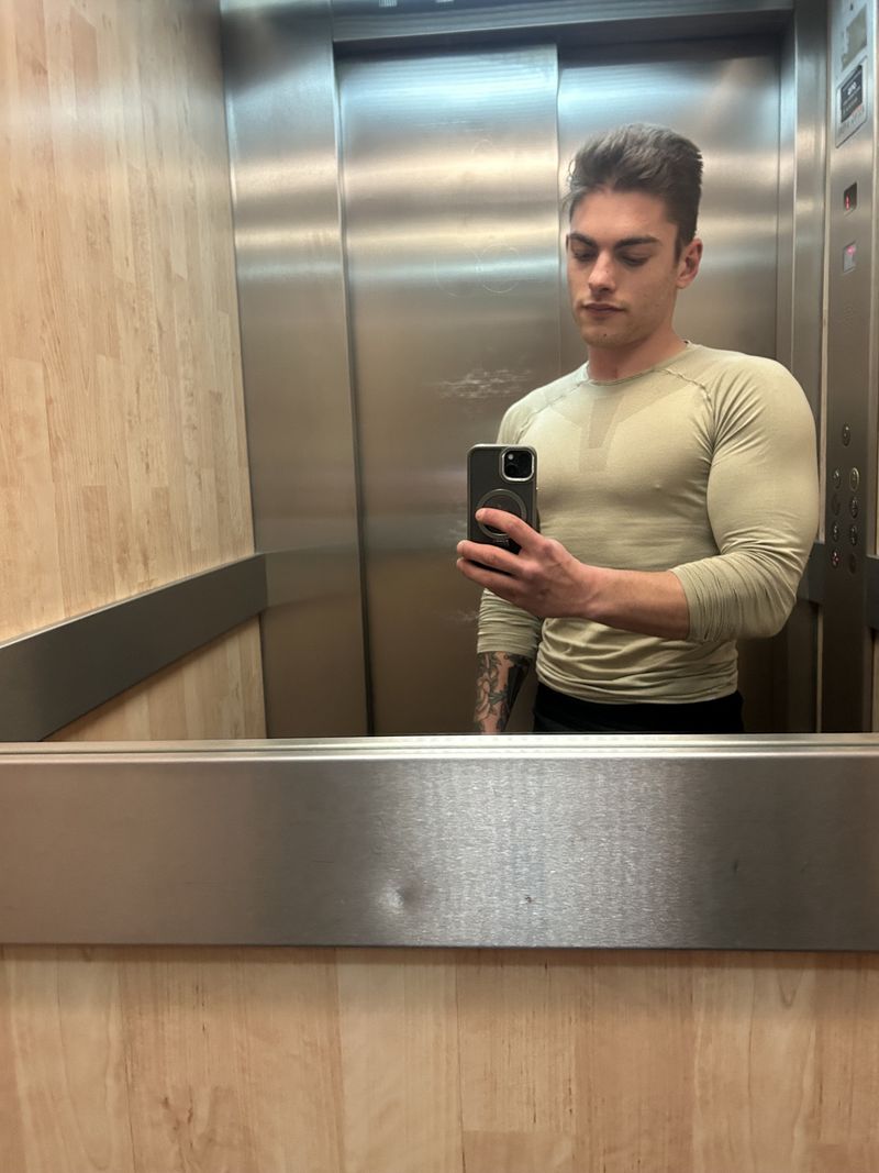 Gabi, 24